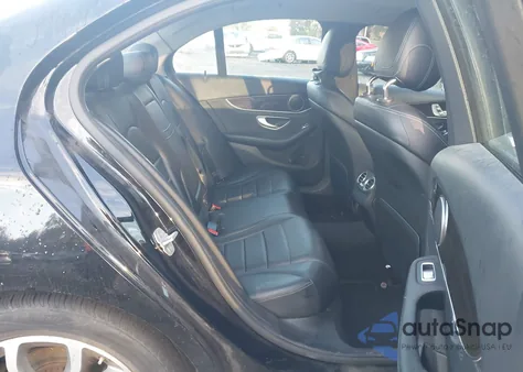 2015 Mercedes-Benz C 300 из США, поврежденный, VIN 55SWF4JB4FU055107